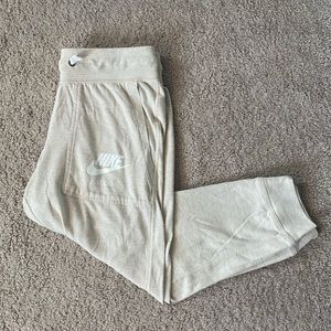 Nike Women's Sportswear Gym Vintage Capri Pants - Nude